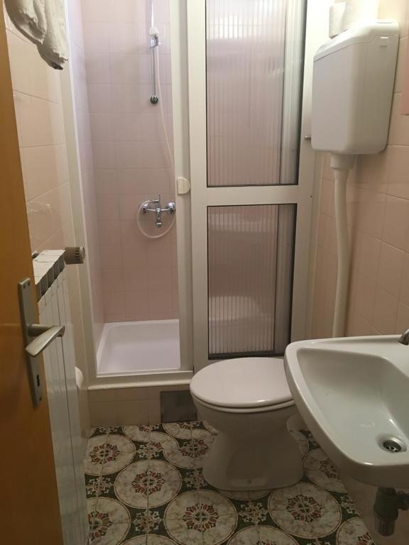 Double Room with Balcony and Sea View image 3