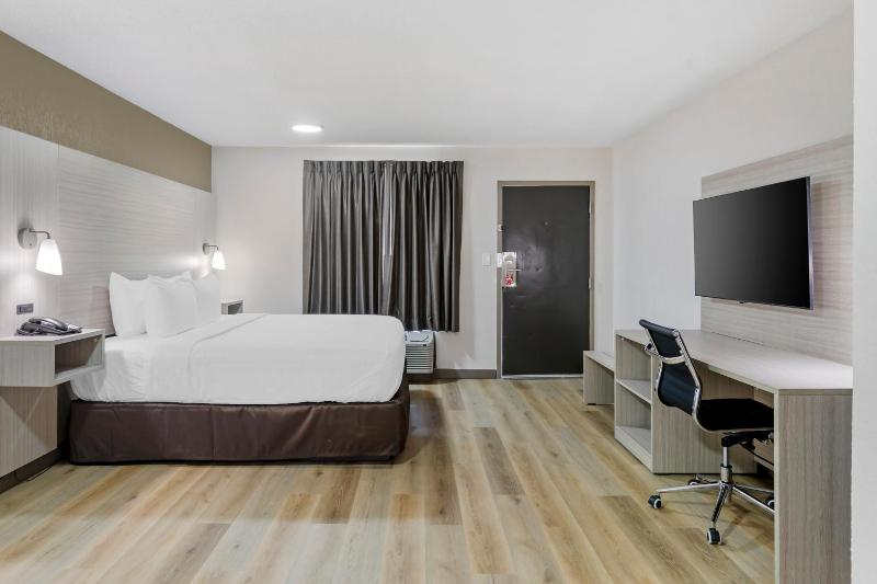 King Room - Non-Smoking image 2