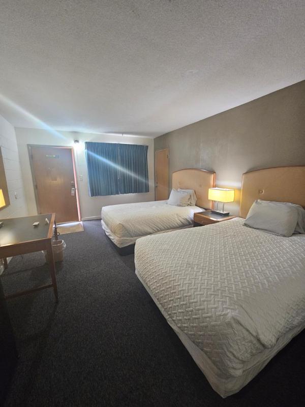 Double Room with Two Double Beds - Non-Smoking image 4