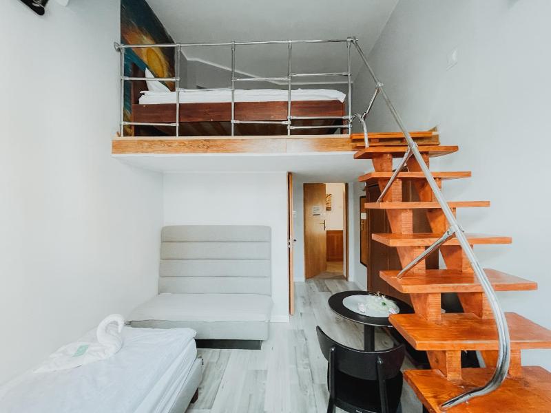 Classic Triple Room image 1