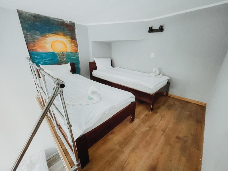 Classic Triple Room image 3