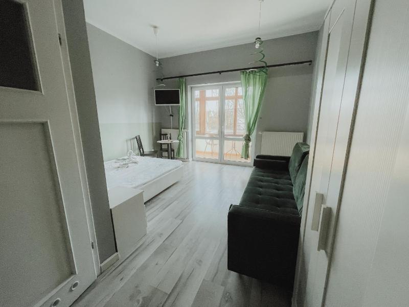 Queen Room with Balcony image 1