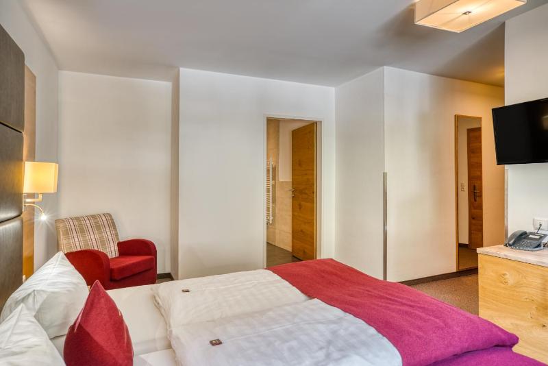 Standard Double Room image 2