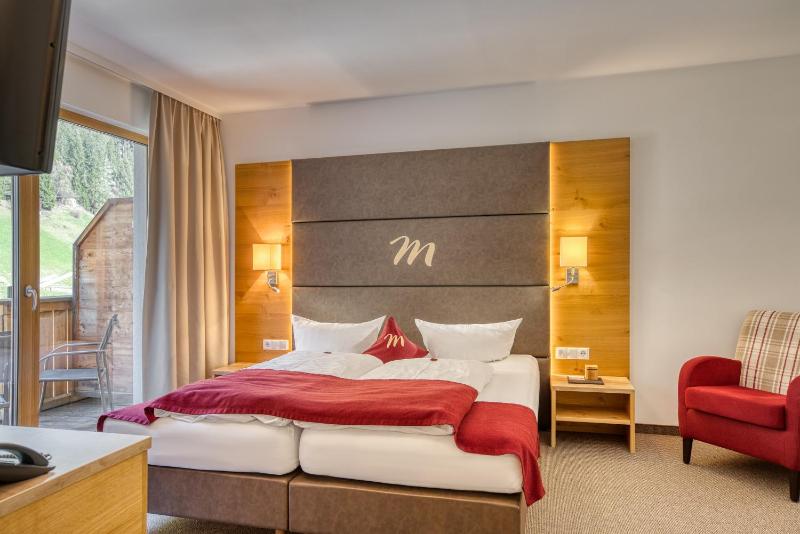 Standard Double Room image 4