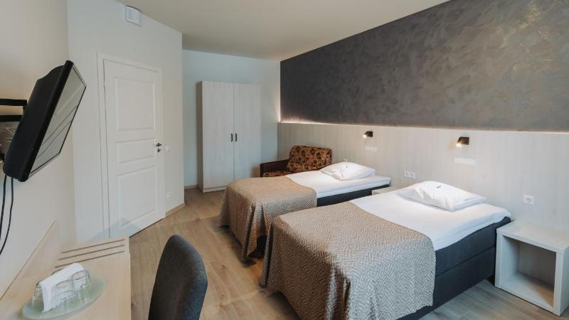 Family Room with Spa access image 4