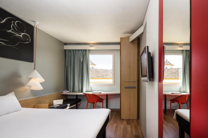 Double Room image 2
