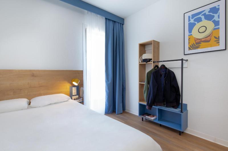 Double Room image 4