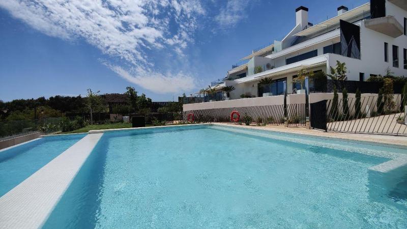 Luxury Sea View Penthouse by United Renters - image 9
