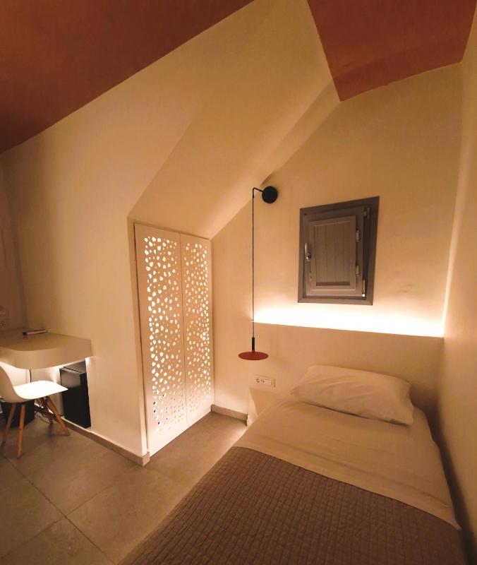 Novel Single Room image 3