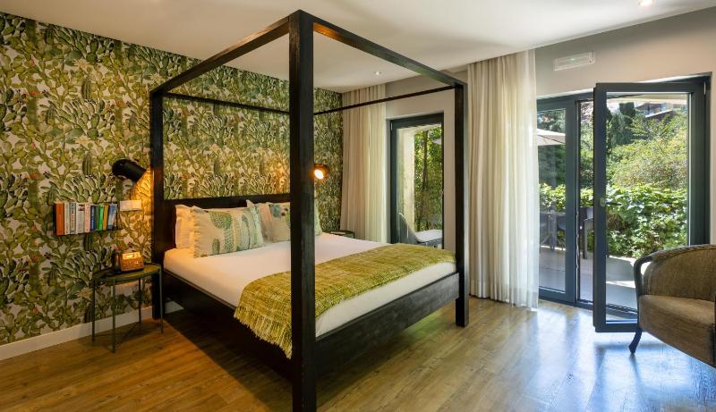 Superior Double Room with Balcony and Kitchenette image 1