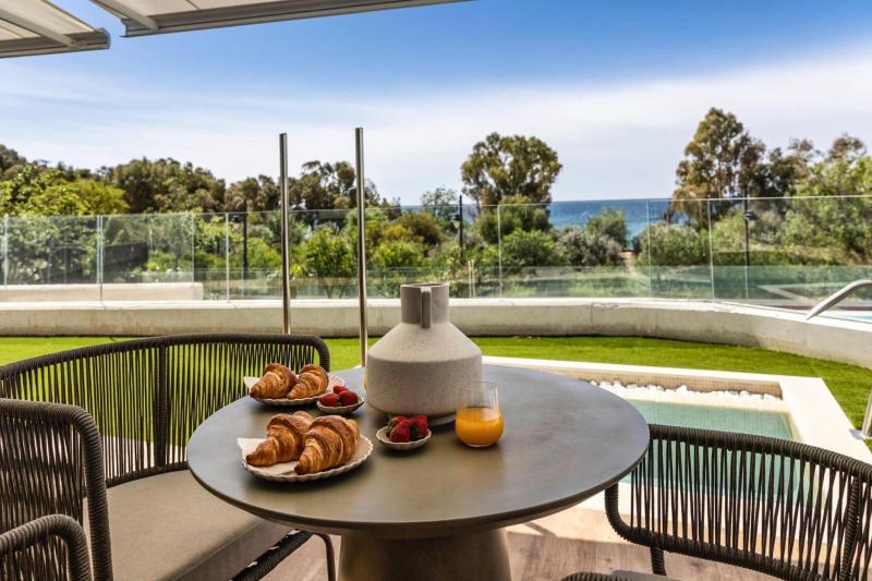 Luxury Sea View Apartment by United Renters - image 32