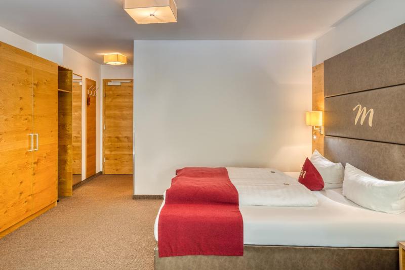 Deluxe Double Room image 1