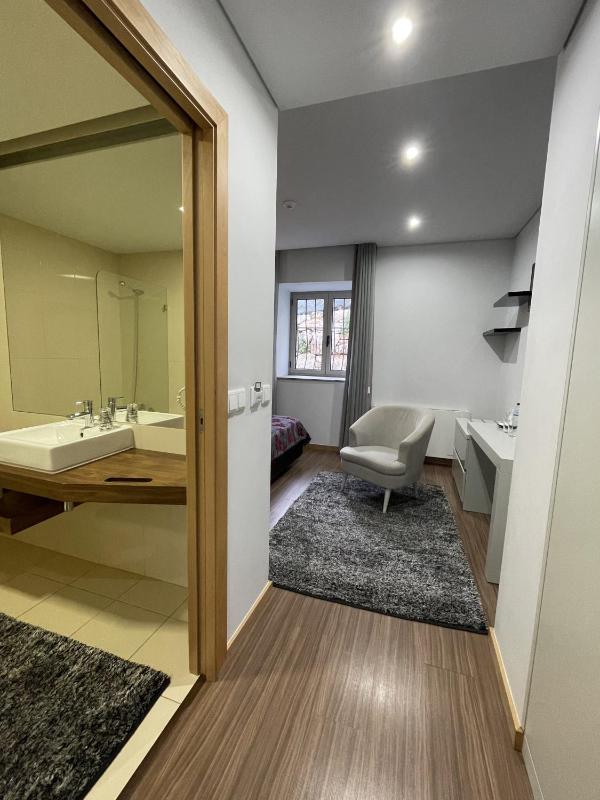 Standard Double Room image 4