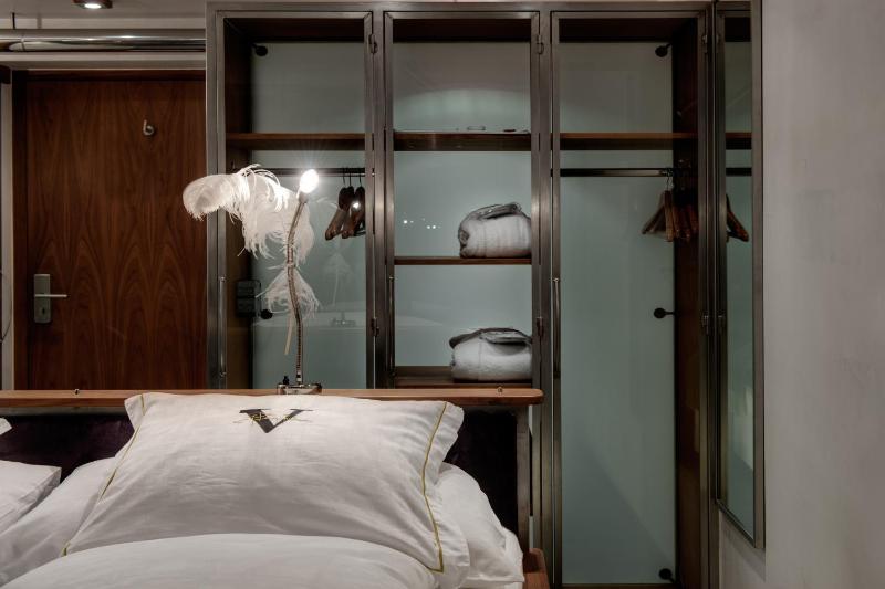 Cozy Art Double Room image 2