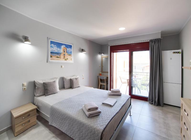 Triple Room with Balcony image 2
