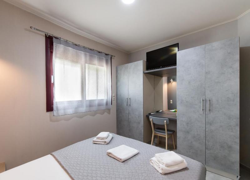 Large Double Room image 4