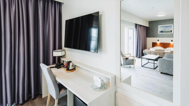 Suite with Sauna & Spa access image 3