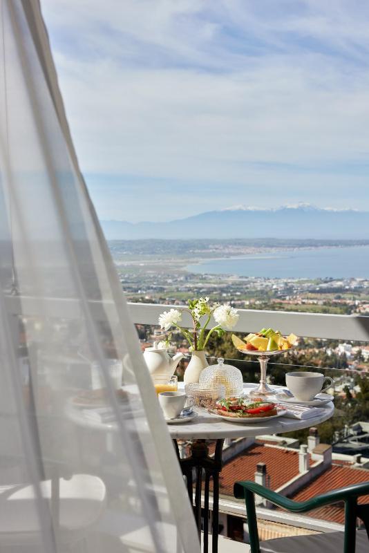 Superior Single Room with City / Sea View image 3