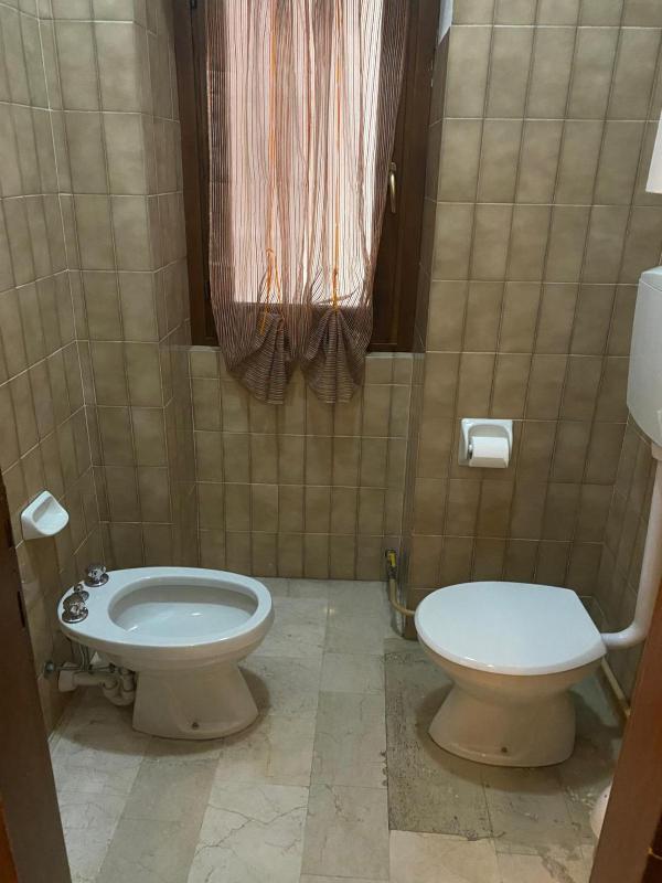 Standard Double Room with Shared Bathroom image 3