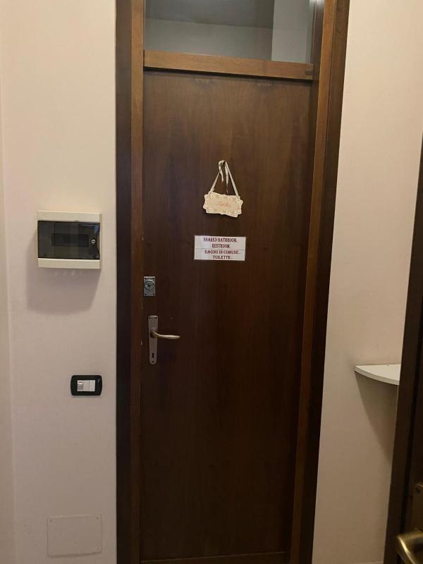 Standard Double Room with Shared Bathroom image 2