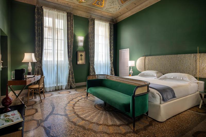 Standard Suite image 1