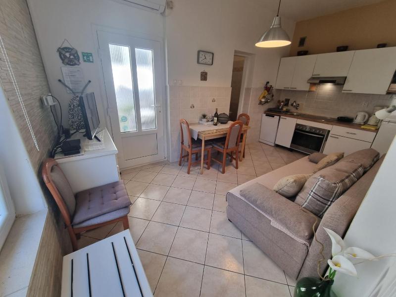 LJUBO M Apartment on great location 10 m from the beach - image 15