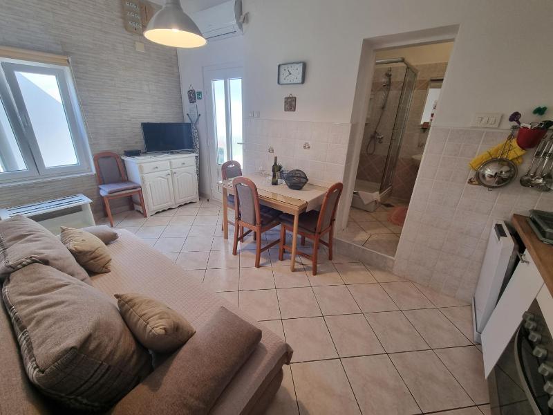 LJUBO M Apartment on great location 10 m from the beach - image 9