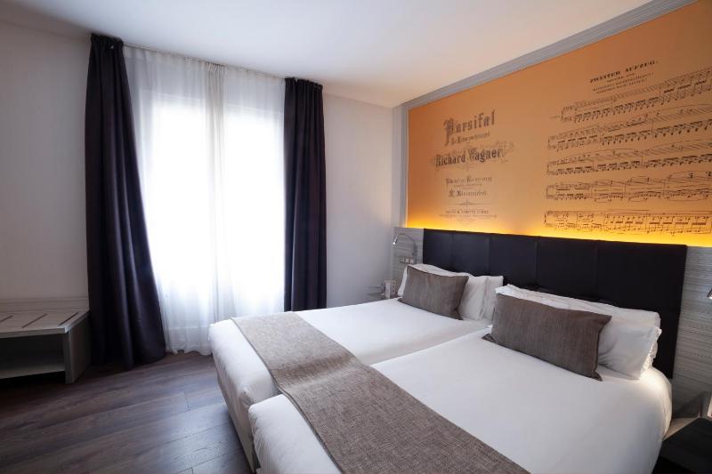 Quadruple Room image 1