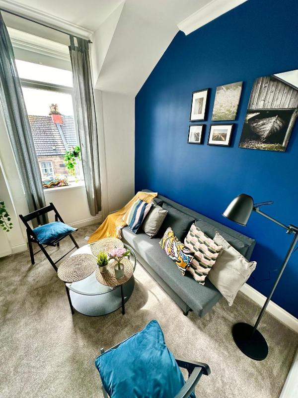 Cosy stylish Dumbarton flat Images