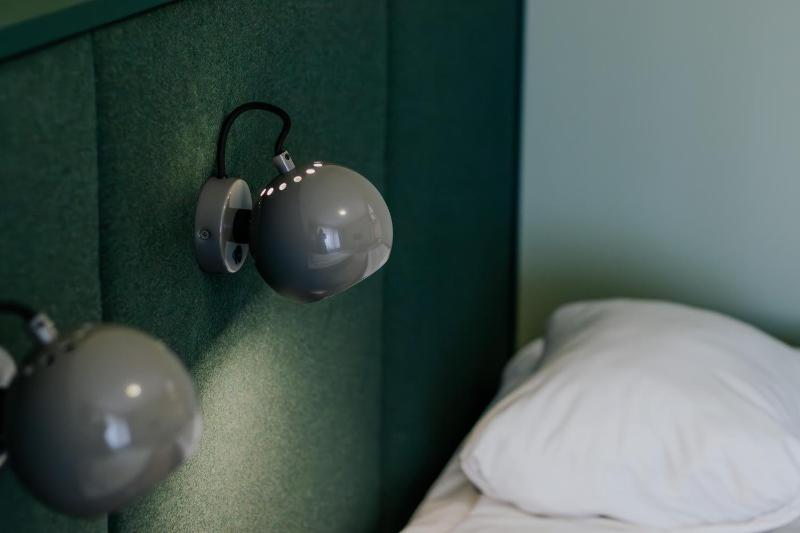 Standard Twin Room image 3