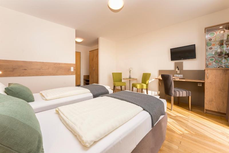 Comfort Double or Twin Room with Balcony image 3