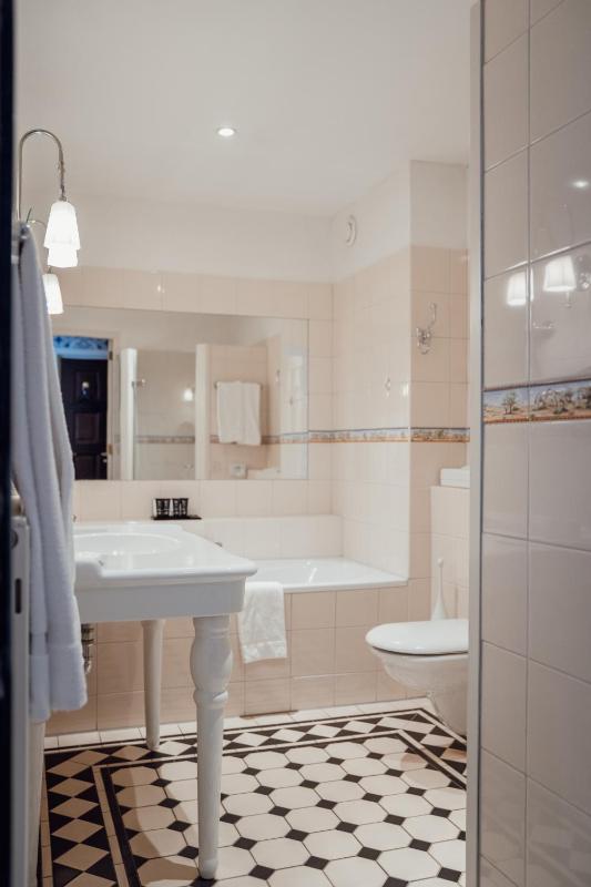 Special Offer - Deluxe Double or Twin Room  image 3