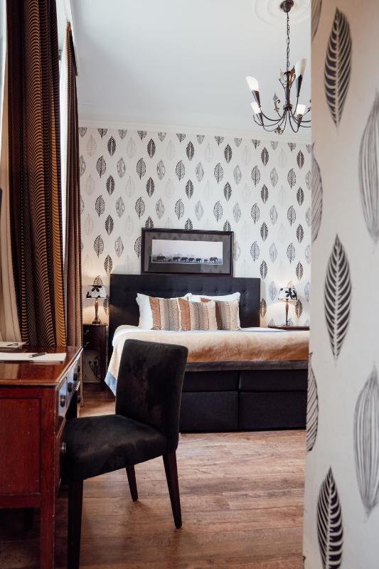 Deluxe Double or Twin Room image 3