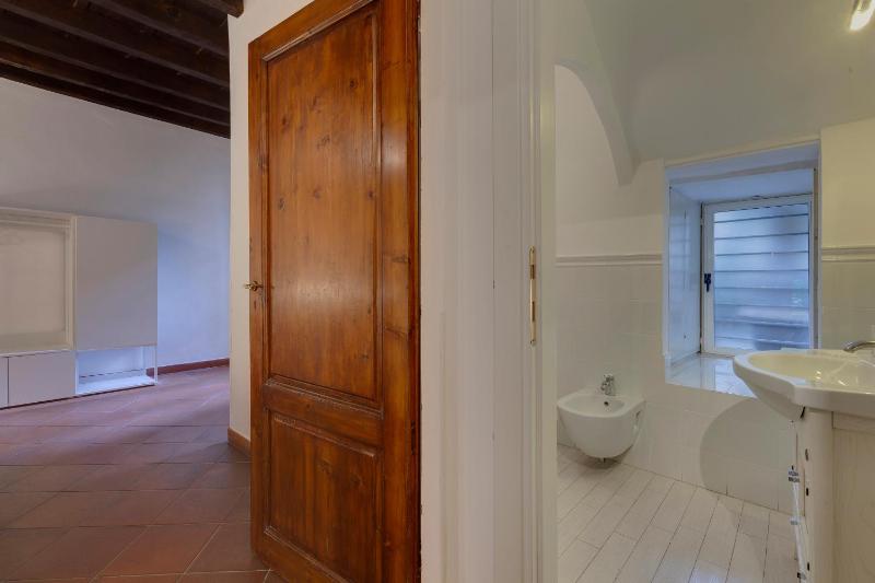 Ardiglione Apartment by Mamo Florence - image 7