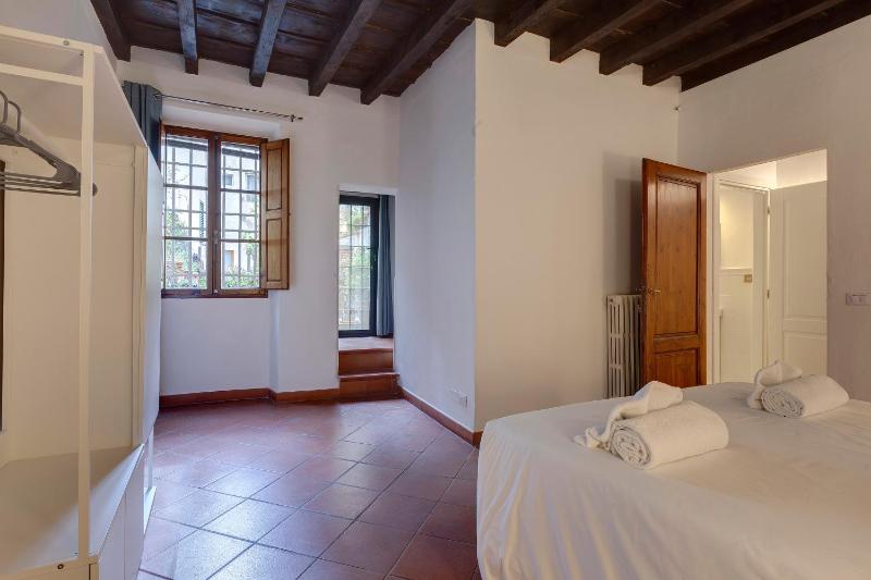 Ardiglione Apartment by Mamo Florence - image 15