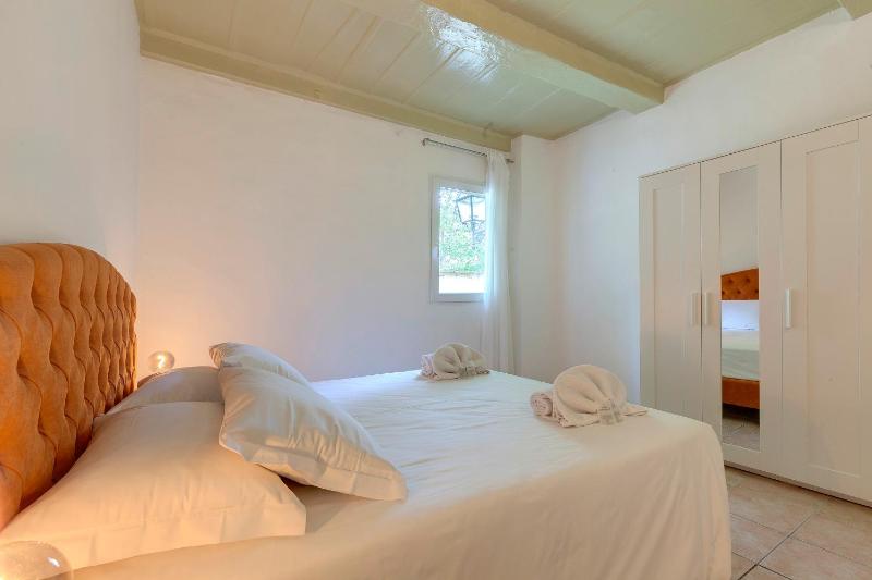 Ardiglione Apartment by Mamo Florence - image 11