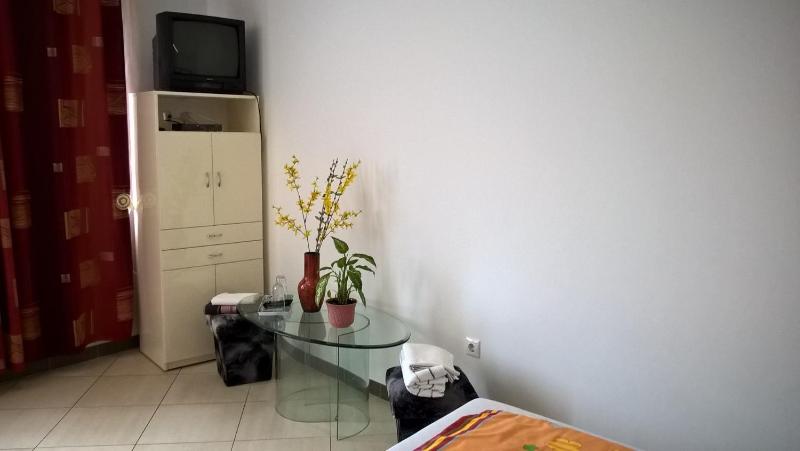 Deluxe Room image 3