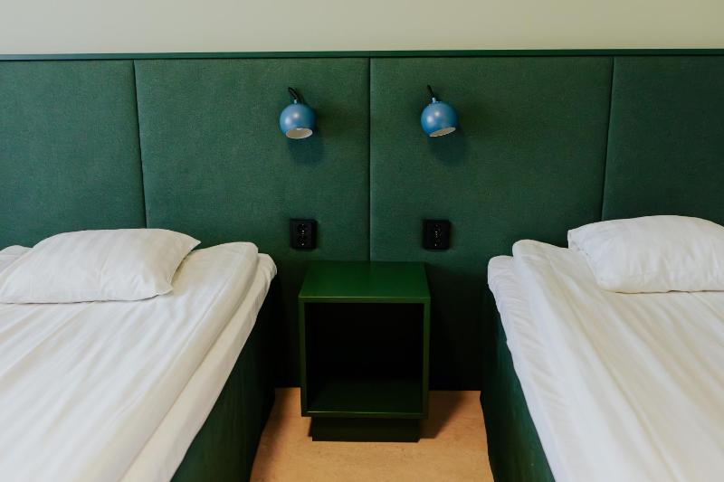 Standard Twin Room image 2