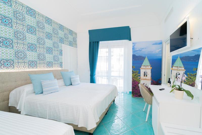 Superior Triple Room image 3