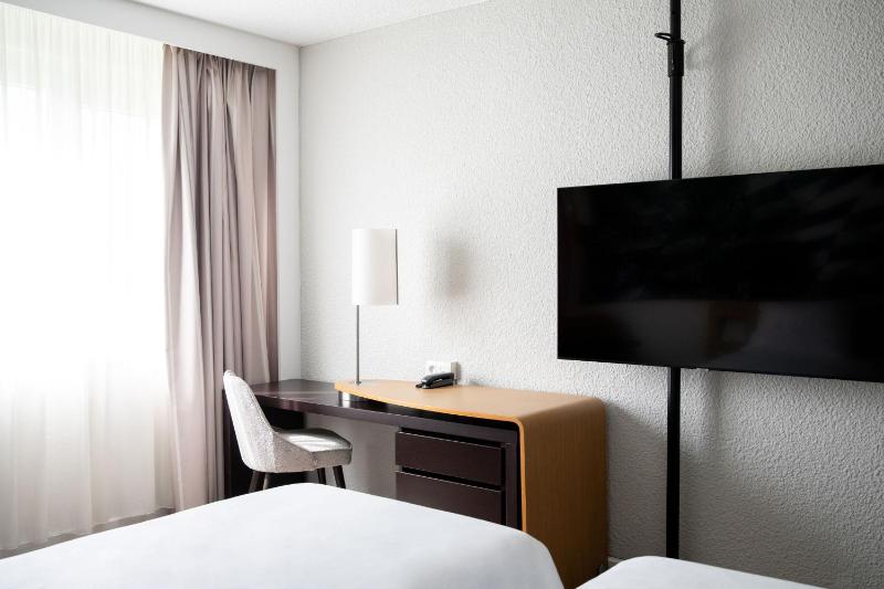 Double or Twin Room image 4