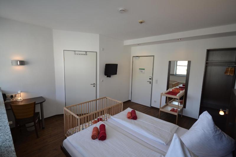 Family Room (2 Adults + 2 Children) image 3