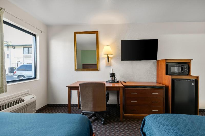 Double Room with Two Double Beds - Non-Smoking image 3