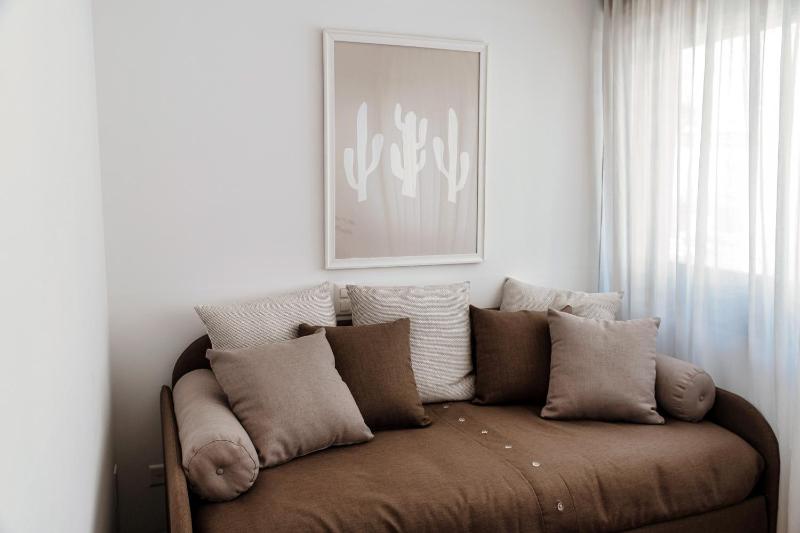 The Central Home by Quokka 360 - Next to Lido di Lugano - image 13