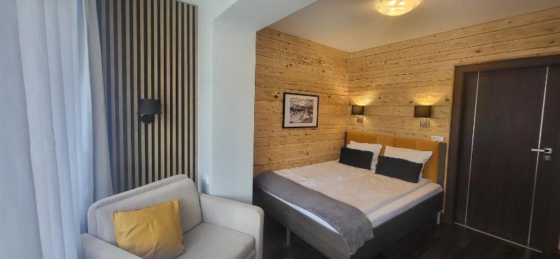 Deluxe Double Room with Extra Bed image 1