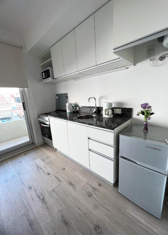 RentUp - Almagro Estudio moderno a estrenar con terraza privada del edificio y balcon A pasos de Av Corrientes y Hospital Ital - image 3