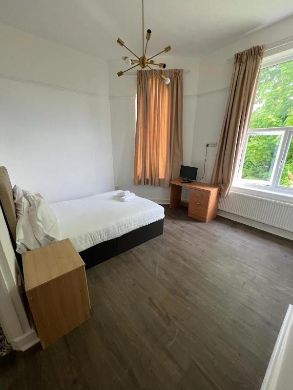 Small Double Room image 2