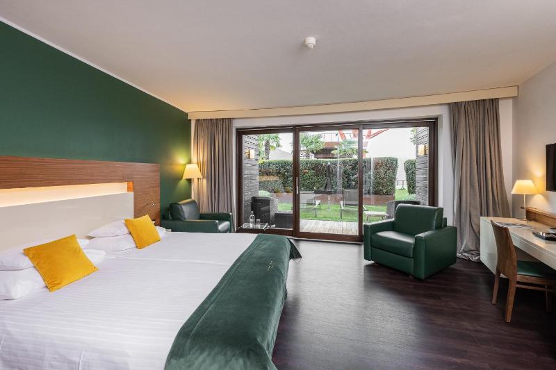 Double Room with Garden View image 1