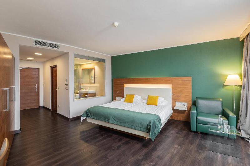 Double Room with Garden View image 3