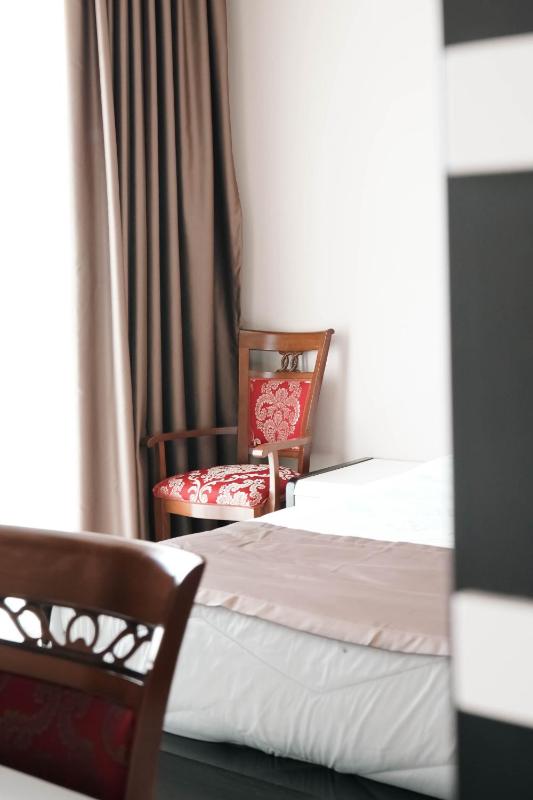 Double Room with Balcony and Partial Sea View image 4