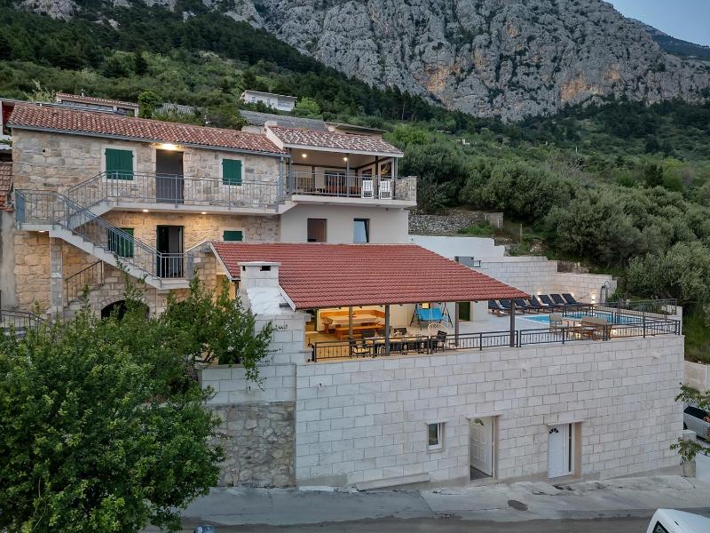 Villa Irena with heated pool and sea view - image 43